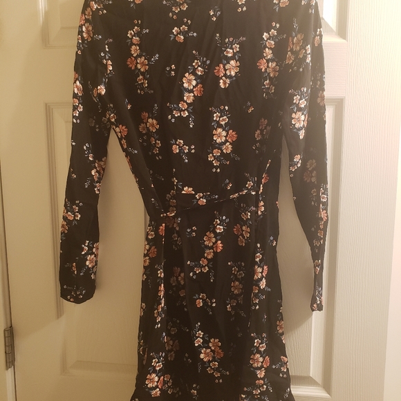 H & M dressy top - Picture 4 of 5